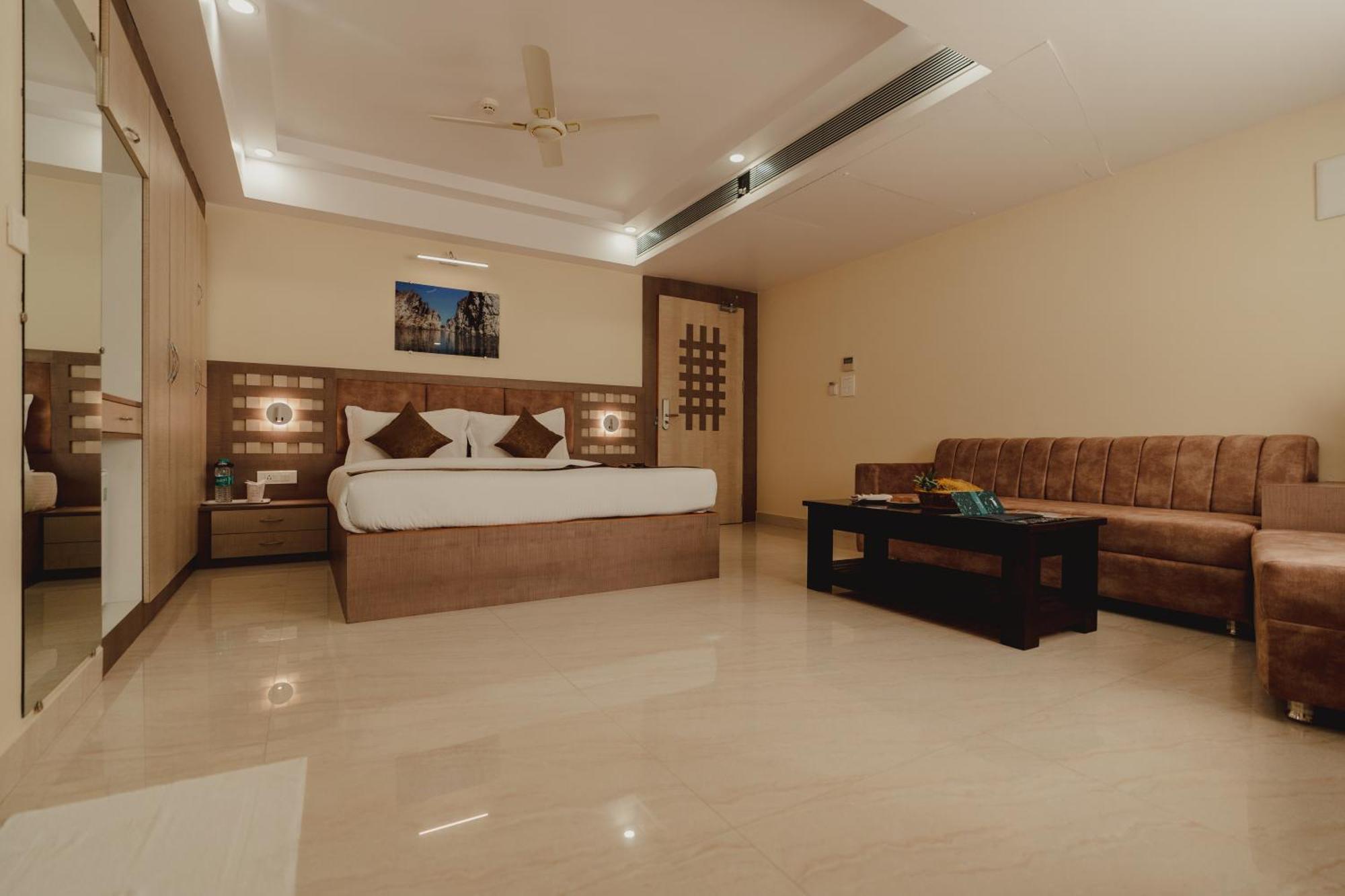 Hotel Bigwig Jabalpur Exterior foto