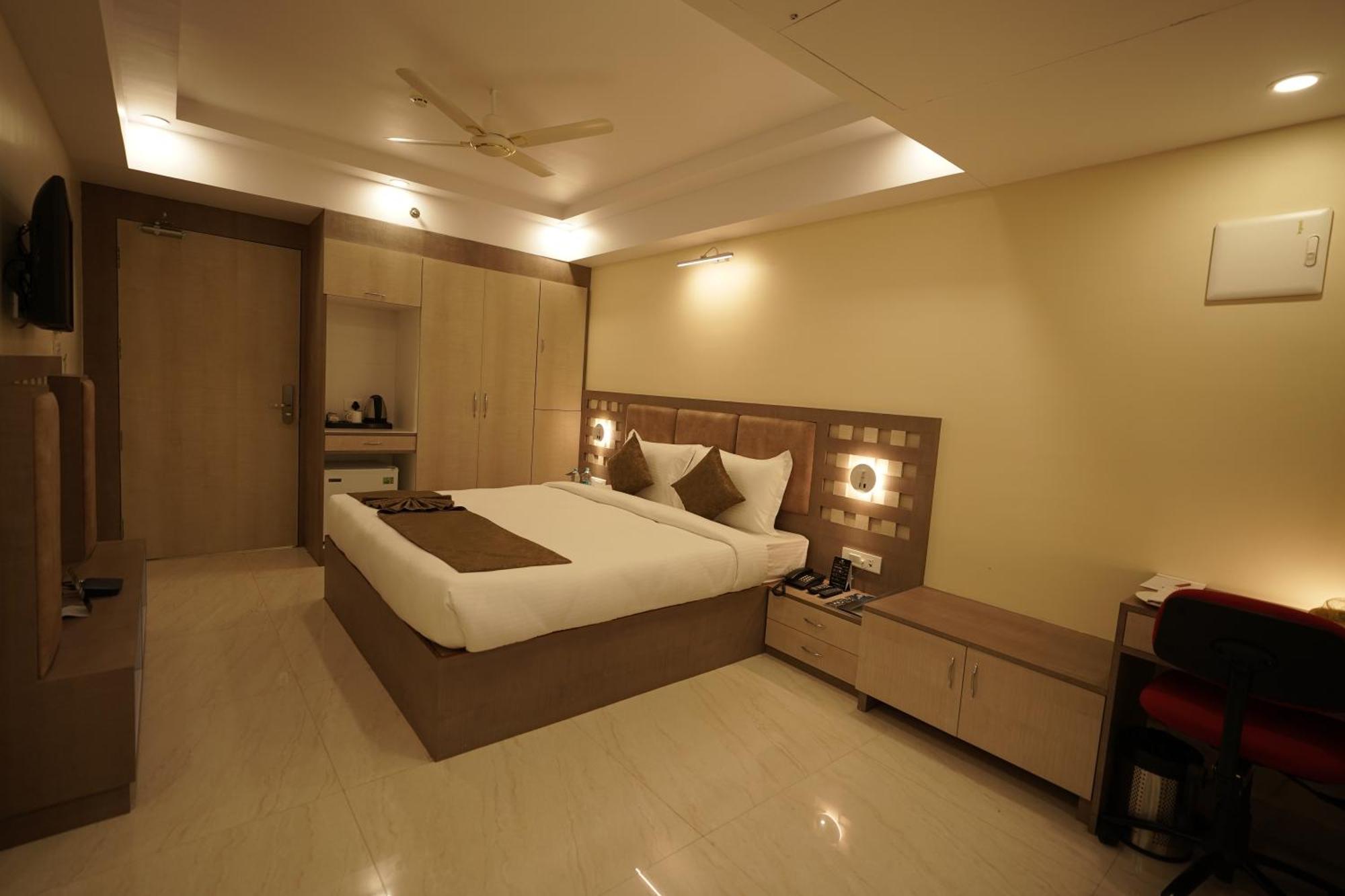 Hotel Bigwig Jabalpur Exterior foto